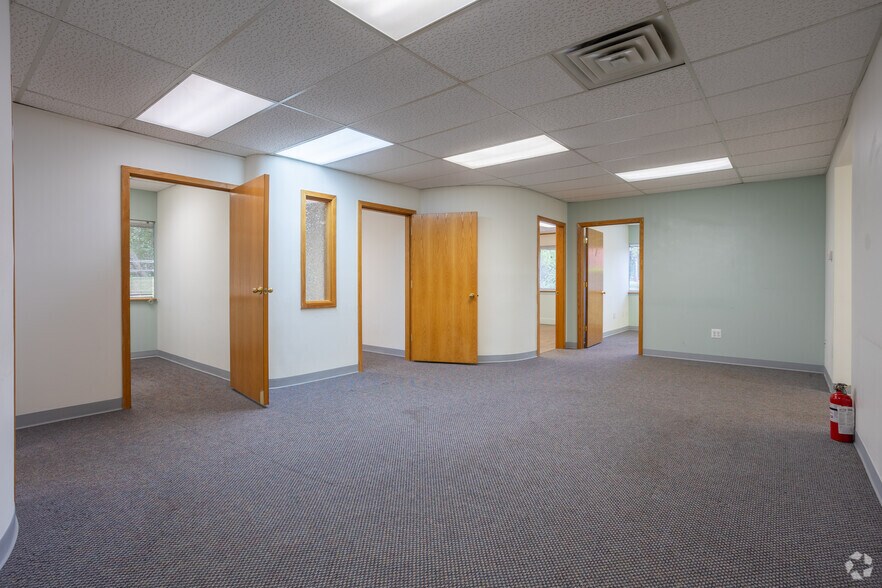 More Photos Of 411 W Lake Lansing Rd, East Lansing Unknown For Lease