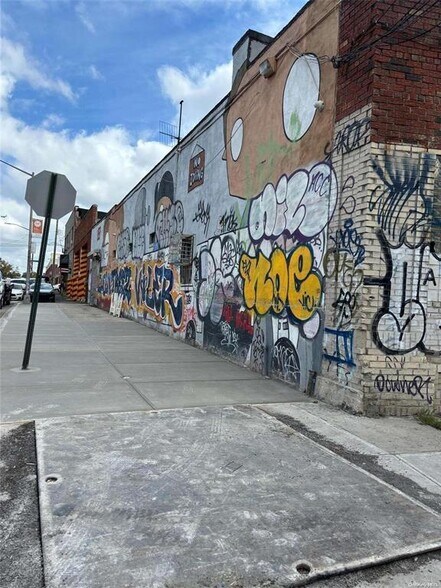 More Photos Of 122 Kingsland Ave, Brooklyn Warehouse For Sale