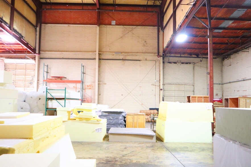 More Photos Of 1119 N Mesquite St, San Antonio Manufacturing For Lease
