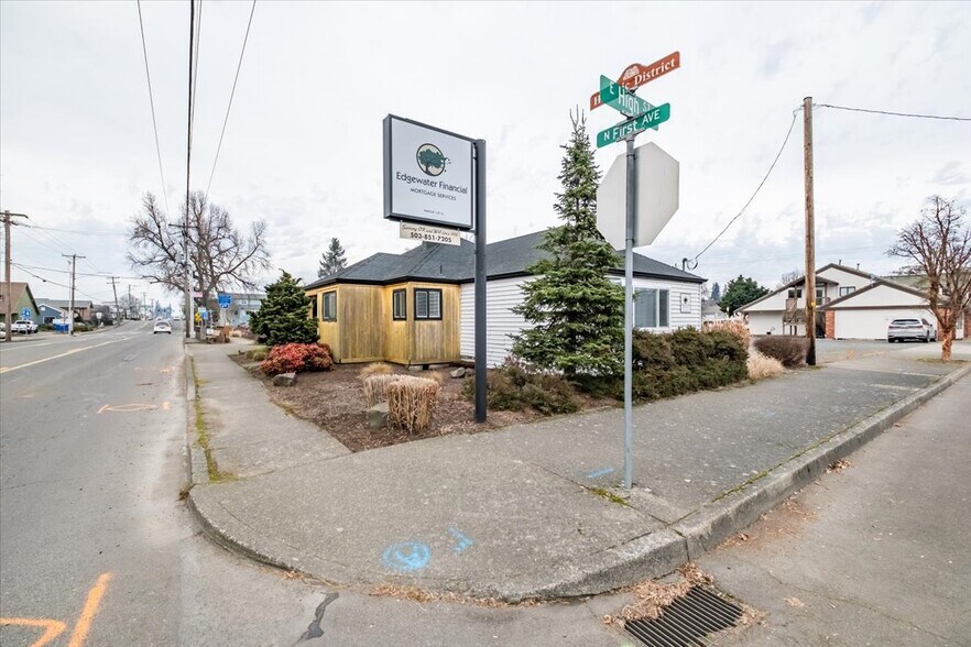 More Photos Of 410 N 1st Ave, Stayton Office For Sale