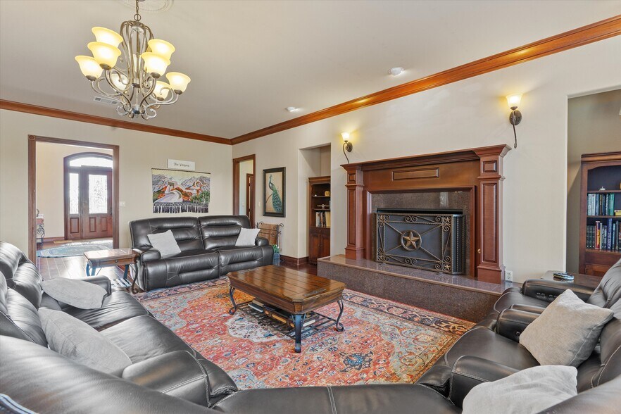 More Photos Of 1092 FM 3000, Elgin Specialty For Sale