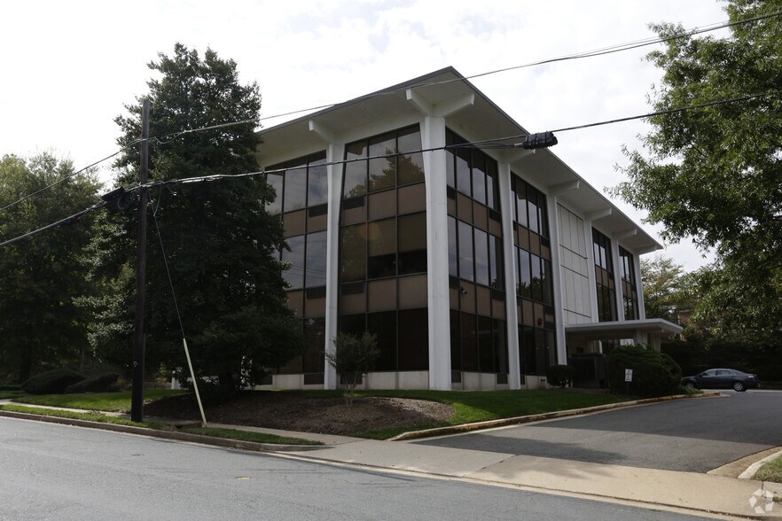 More Photos Of 6045 N Wilson Blvd, Arlington Medical For Lease