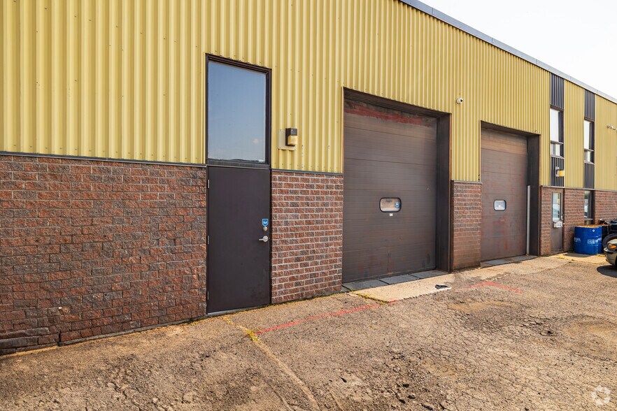More Photos Of 3400 Boul Losch, Saint-hubert Warehouse For Lease