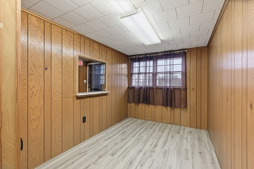 More Photos Of 213 Lacey Rd, Forked River Medical For Sale