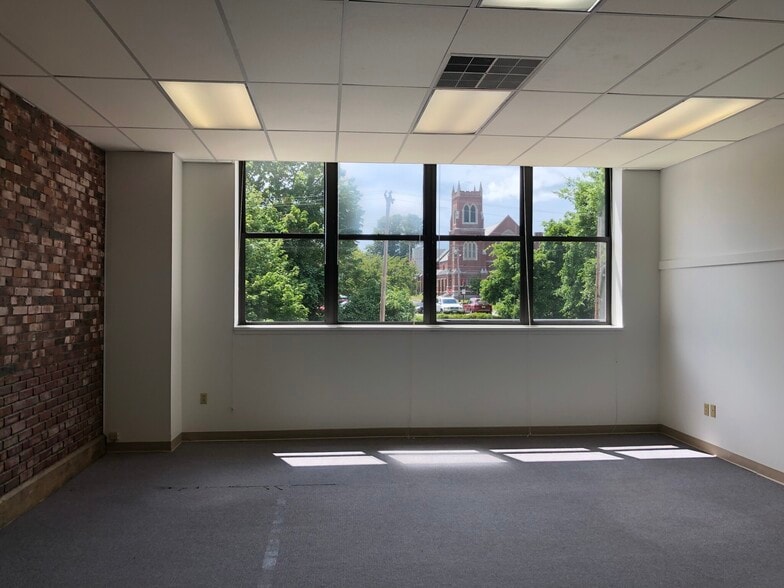 More Photos Of 10 Ferry St, Concord Flex For Lease