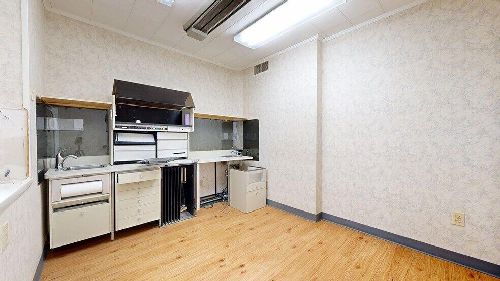 More Photos Of 70 W Smiley Ave, Shelby Medical For Sale