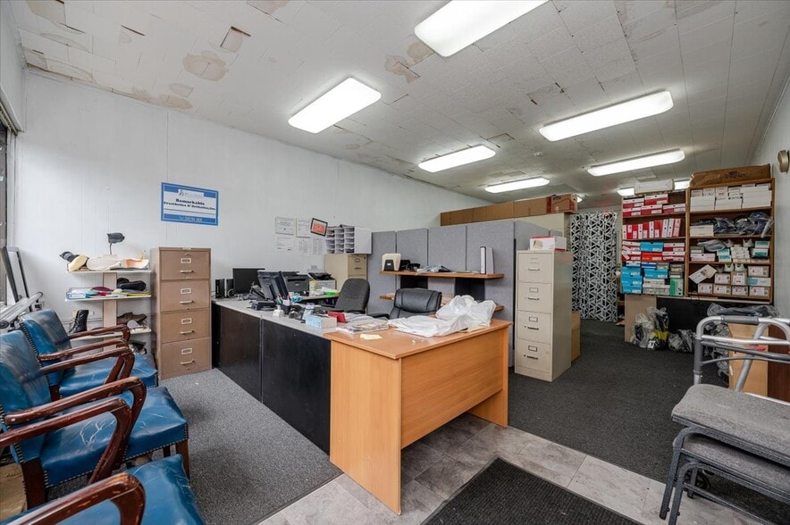 More Photos Of 21-23 W Jamaica Ave, Valley Stream Flex For Sale