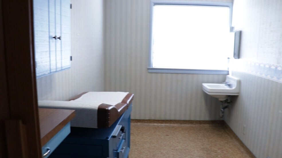 More Photos Of 403 N L St, Dinuba Medical For Lease