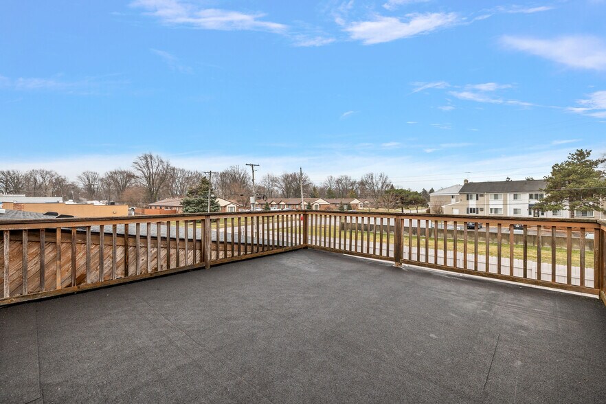 More Photos Of 18200 E 13 Mile Rd, Roseville Office For Sale