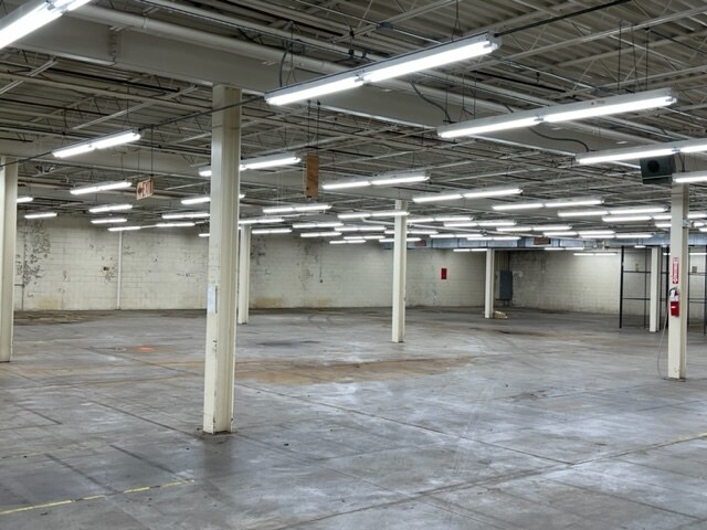 More Photos Of 720 Main St W, Valdese Warehouse For Lease