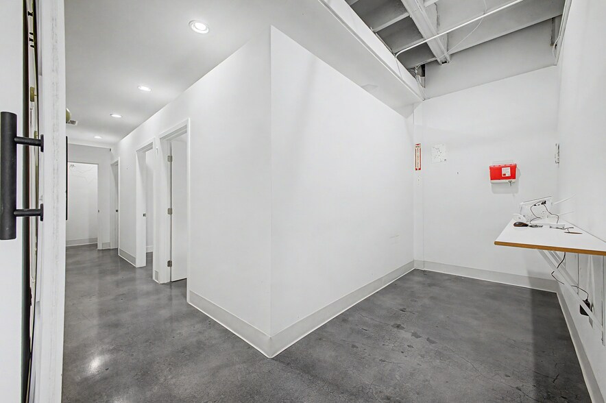 More Photos Of 4750 N Central Ave, Phoenix General Retail For Lease