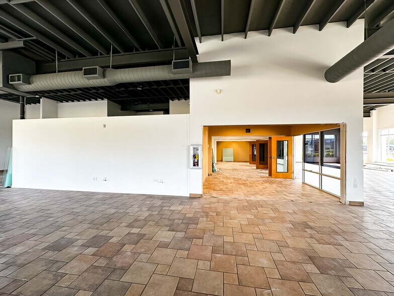 More Photos Of 425 S Lake Parker Ave, Lakeland Office For Lease