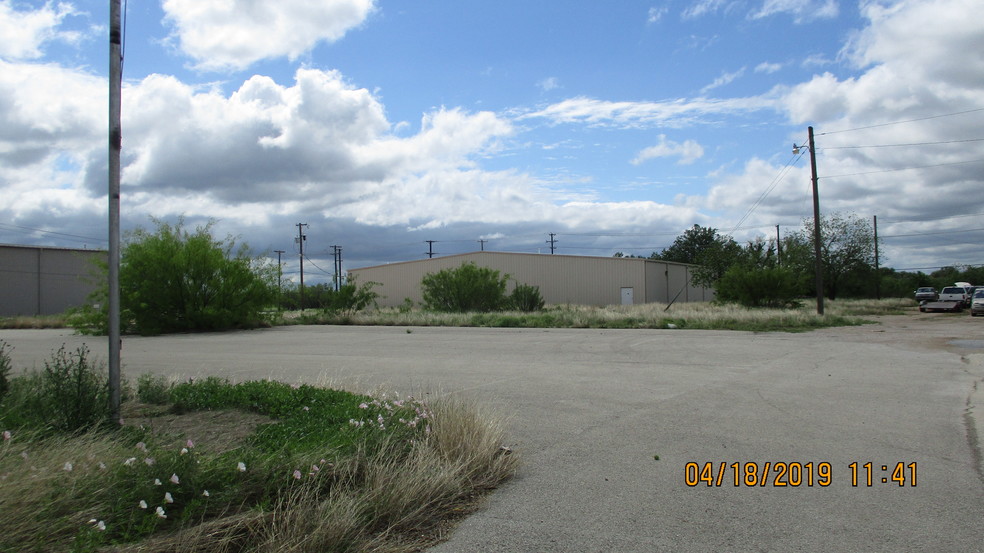 Primary Photo Of 1513 Drisco Dr, Brownwood Warehouse For Lease