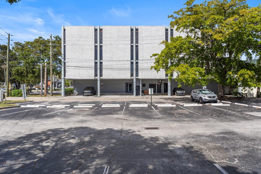 More Photos Of 5100 N Federal Hwy, Fort Lauderdale Office For Sale