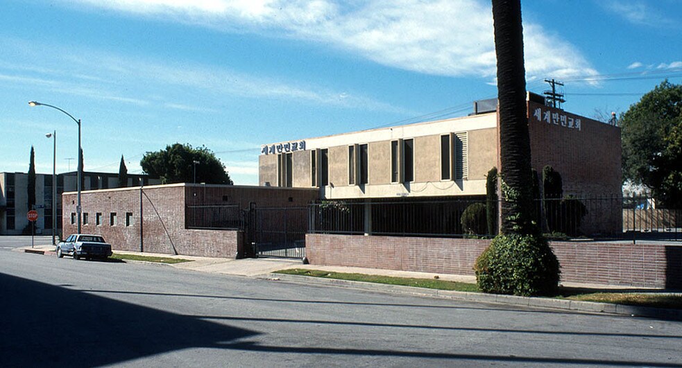 More Photos Of 2551 Beverly Blvd, Los Angeles Office For Lease