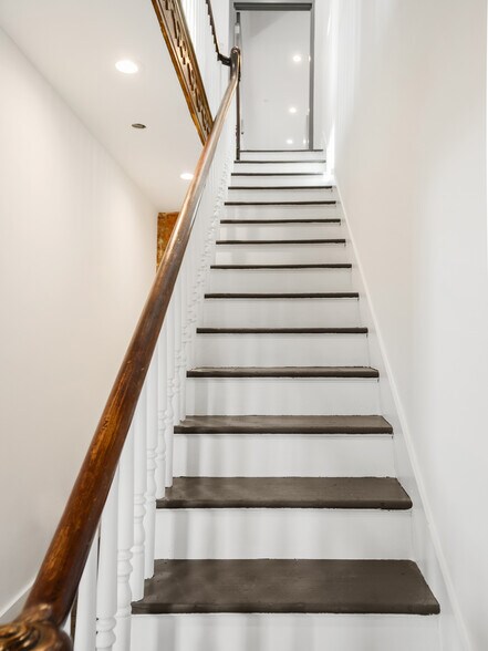 More Photos Of 123 W Main St, Middletown Storefront Retail Office For Lease