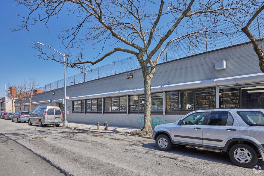 More Photos Of 2590 Park Ave, Bronx Manufacturing For Lease