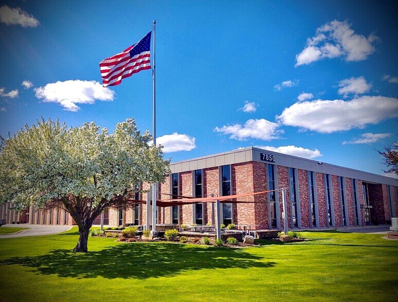 More Photos Of 7851 Metro Pky, Bloomington Office For Lease