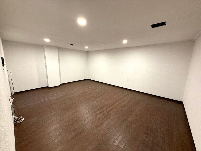 More Photos Of 703 Buschong St, Houston Manufacturing For Lease