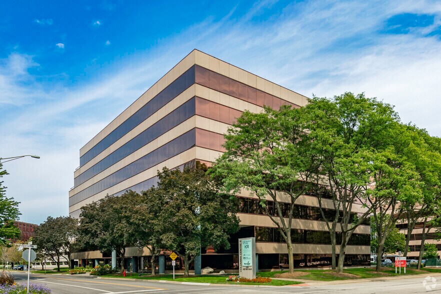 Primary Photo Of 9450 W Bryn Mawr Ave, Rosemont Office For Lease