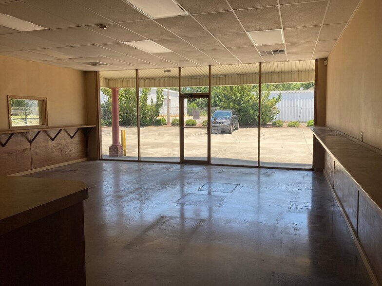 More Photos Of 754 Bass Dr, Santee Freestanding For Lease