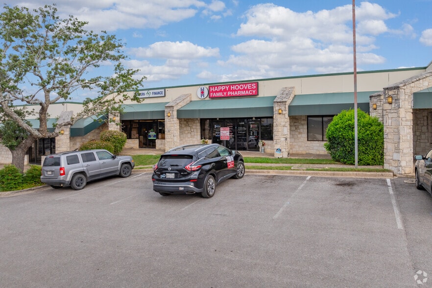 More Photos Of 1400-1460 Sidney Baker St, Kerrville Office For Lease