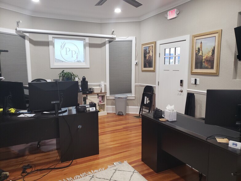 More Photos Of 713 W New York Ave, Deland Office For Lease