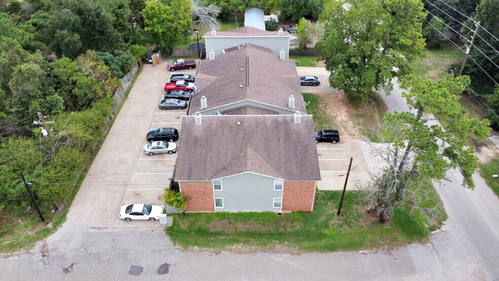 More Photos Of 214 Longstreet Rd, Willis Apartments For Sale