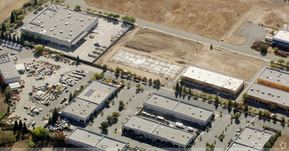 More Photos Of 10612 Industrial Ave, Roseville Warehouse For Lease