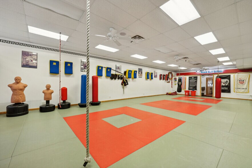 More Photos Of 266 Palisade Ave, Cliffside Park Storefront For Sale