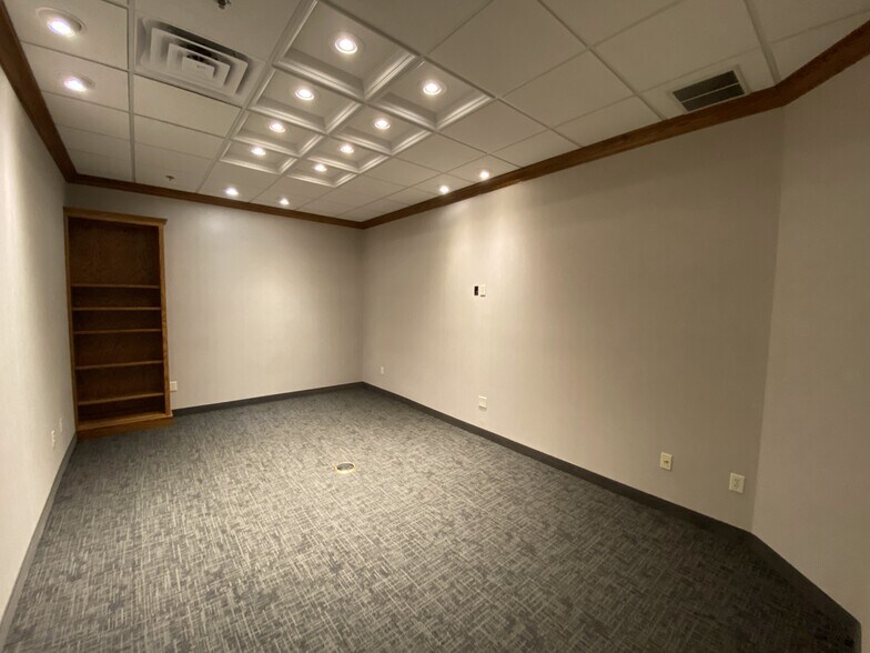 More Photos Of 2525 E Rosser Ave, Bismarck Office For Lease