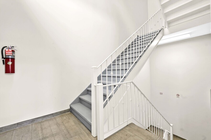 More Photos Of 405-407 Gates Ave, Brooklyn Loft Creative Space For Sale