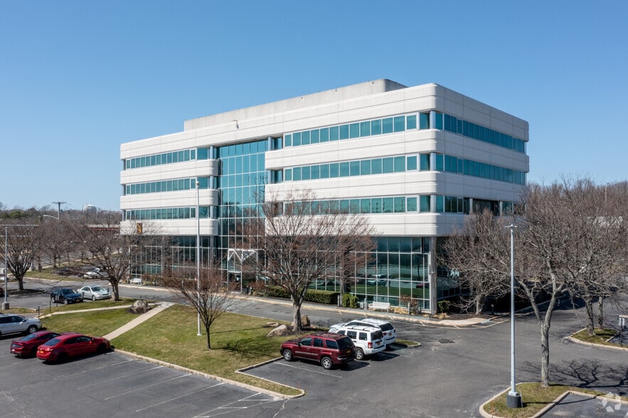 More Photos Of 1601 Veterans Memorial Hwy, Islandia Office For Lease