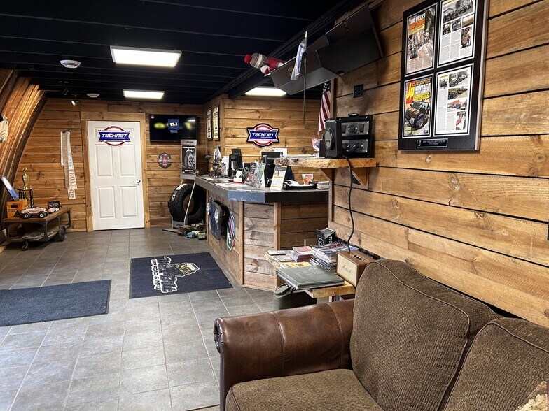 More Photos Of 6129 Sandstone Rd, Eau Claire Industrial For Sale