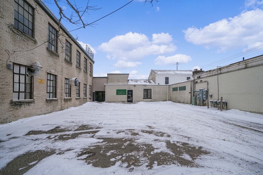 More Photos Of 424 Walbridge St, Kalamazoo Industrial For Sale