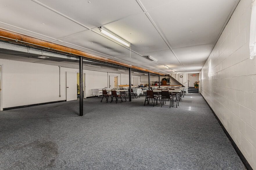 More Photos Of 7990 S 300 W, Columbus Flex For Sale