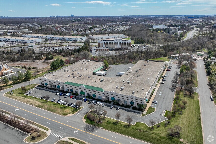 More Photos Of 45449 Severn Way, Sterling Light Distribution For Lease