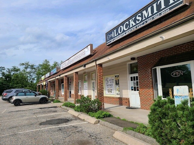 More Photos Of 696 Amity Rd, Bethany General Retail For Lease