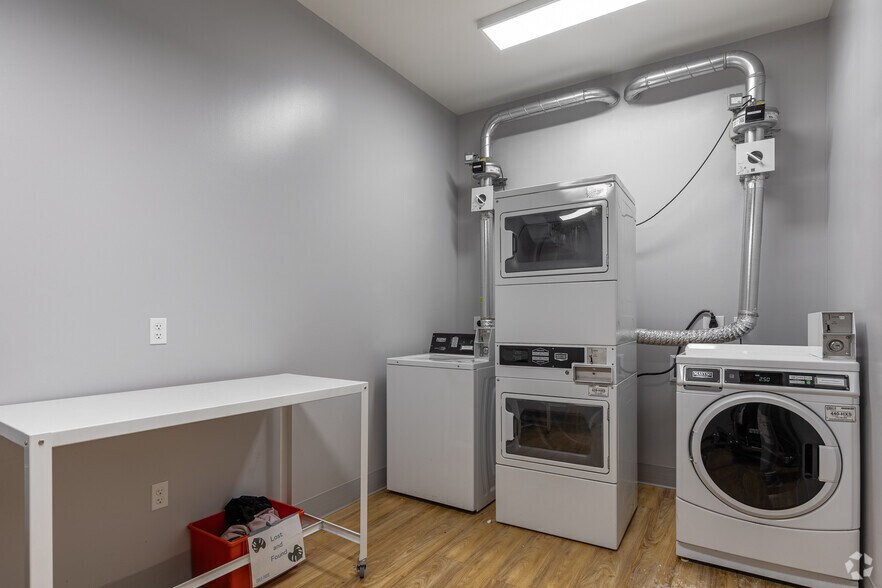 More Photos Of 1616 E Burnside St, Portland Hotel For Sale