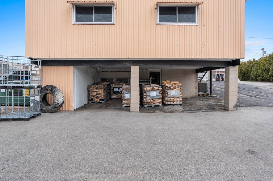 More Photos Of 1204 18th St, Two Rivers Bar For Sale