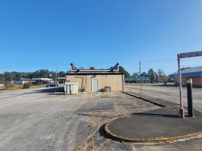 More Photos Of 2405 Neuse Blvd, New Bern Showroom For Sale