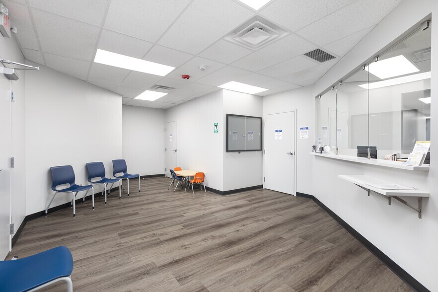 More Photos Of 391 Quadrangle Dr, Bolingbrook Office For Sale