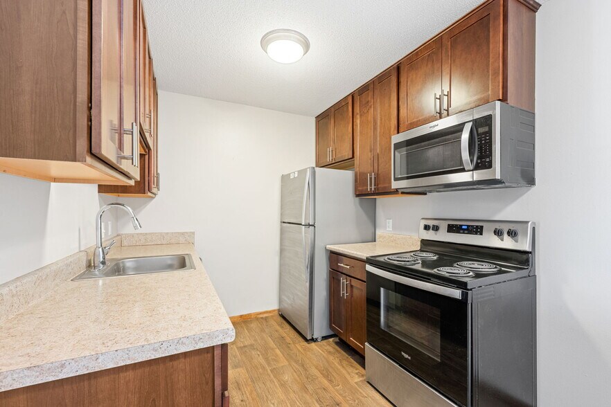 More Photos Of 371 Old Highway 8 SW, New Brighton Apartments For Sale