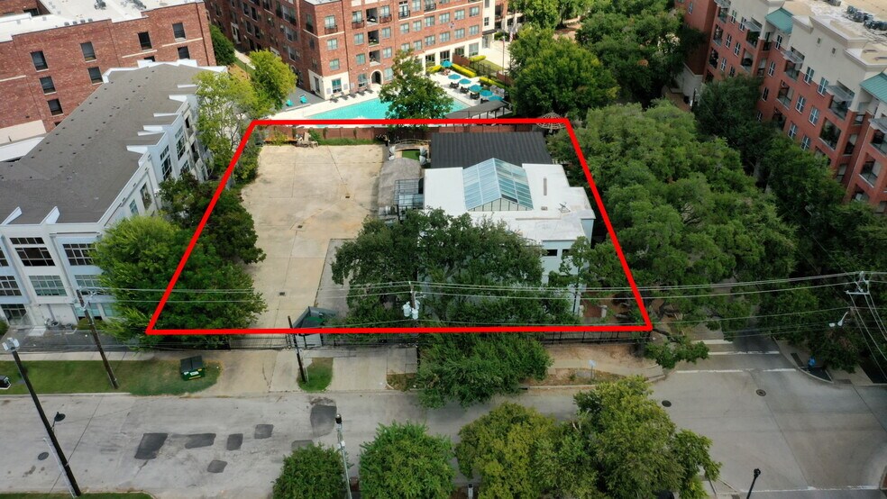 More Photos Of 1916 Baldwin St, Houston Bar For Sale