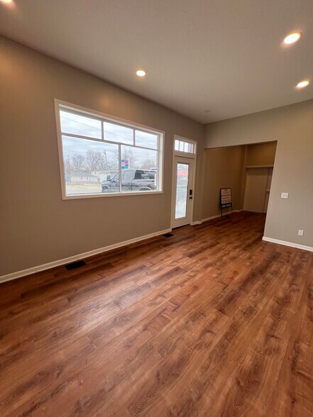 More Photos Of 212 S Broadway, Peru Specialty For Sale
