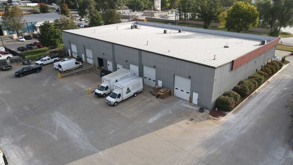More Photos Of 6250 NW Beaver Dr, Johnston Warehouse For Lease