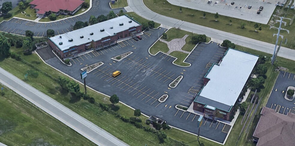 More Photos Of 2625 Development Dr, Green Bay Storefront Retail Office For Lease