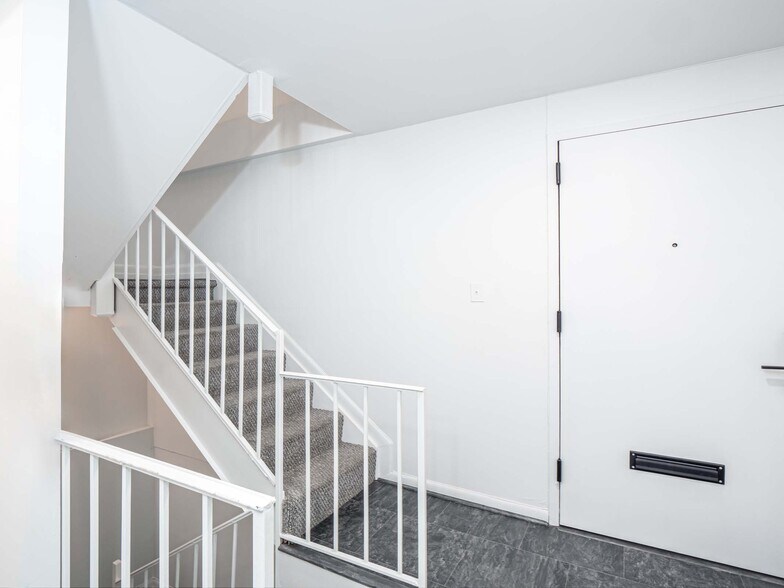 More Photos Of 251 W 19th St, New York Apartments For Sale