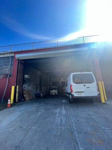 More Photos Of 33-33 11th St, Long Island City Warehouse For Lease