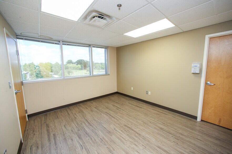 More Photos Of 3660 Guion Rd, Indianapolis Medical For Lease